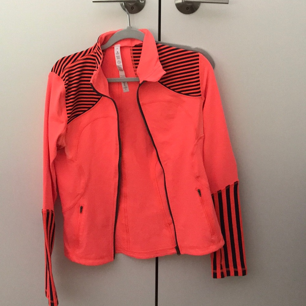 LULULEMON WORKOUT ZIP UP NEVER BEEN WORN